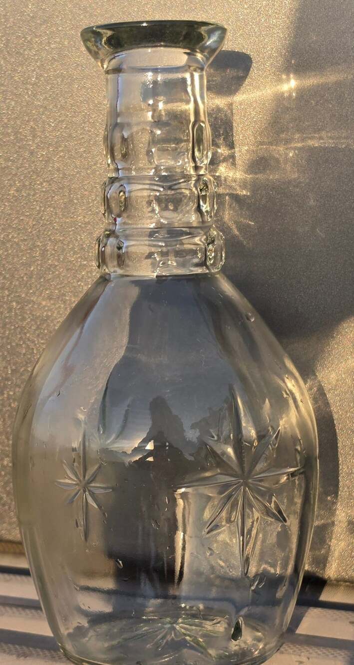 Vintage Cut Glass Liquor Decanter Starburst Design - Picture 4 of 4
